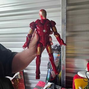 Marvel Iron Man Action Figure – Large – Makes Sound